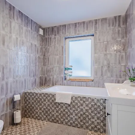 Szabadi Pihenohaz By Bltn *